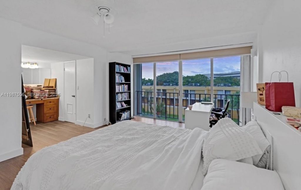 9240 Fontainebleau Blvd , Unit 506, Miami, FL 33172 Photo