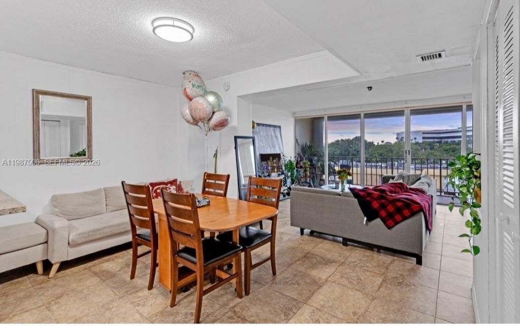 9240 Fontainebleau Blvd , Unit 506, Miami, FL 33172 Photo