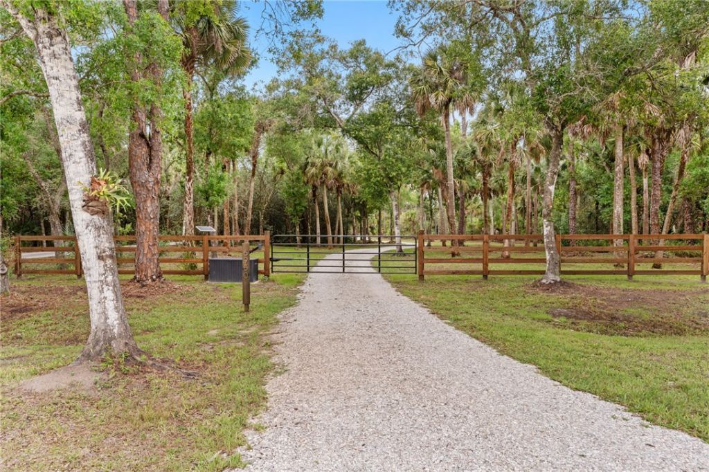 6950 41st Street, Vero Beach, FL 32967 Photo