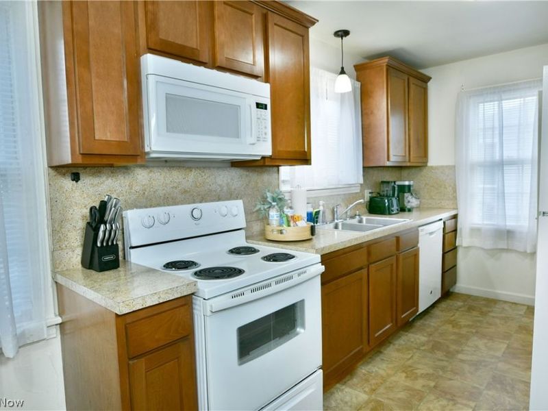 374 Meadowbrook Avenue SE, Warren, OH 44483 Photo 11