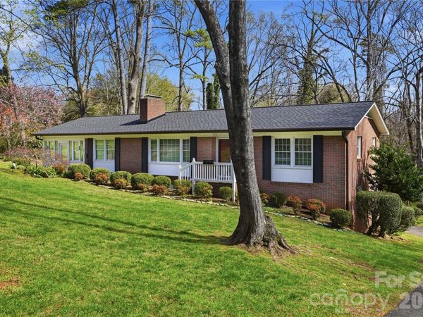 401 E End Avenue , Statesville, NC 28677