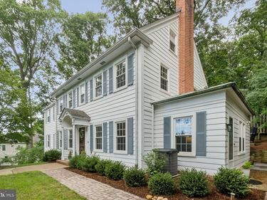 1805 ARMY NAVY DRIVE, ARLINGTON, VA 22202