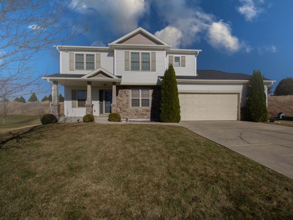 N8202 Pritchard Farm Rd, Ixonia, WI 53036