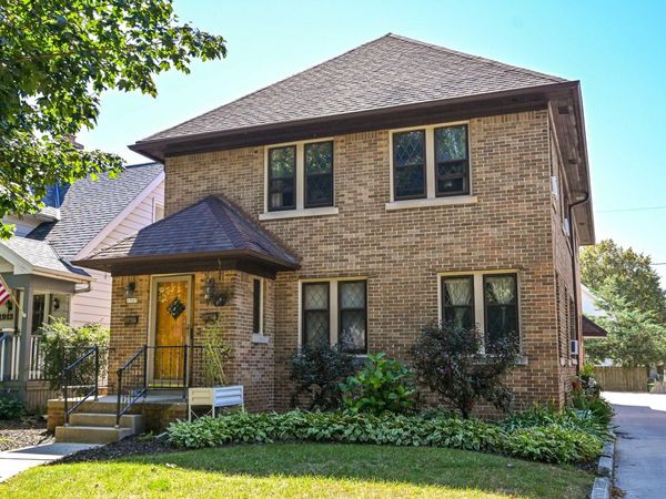 1907 E Wood Pl, Unit 1909, Shorewood, WI 53211