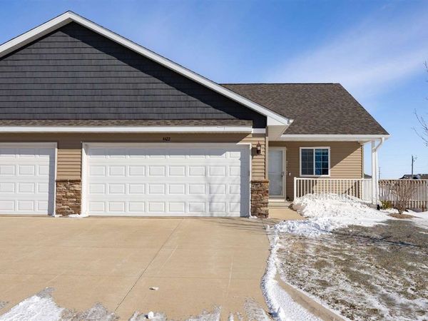 4422 Calder Dr, Marion, IA 52302