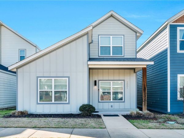 2001 S Florida Way , Fayetteville, AR 72701