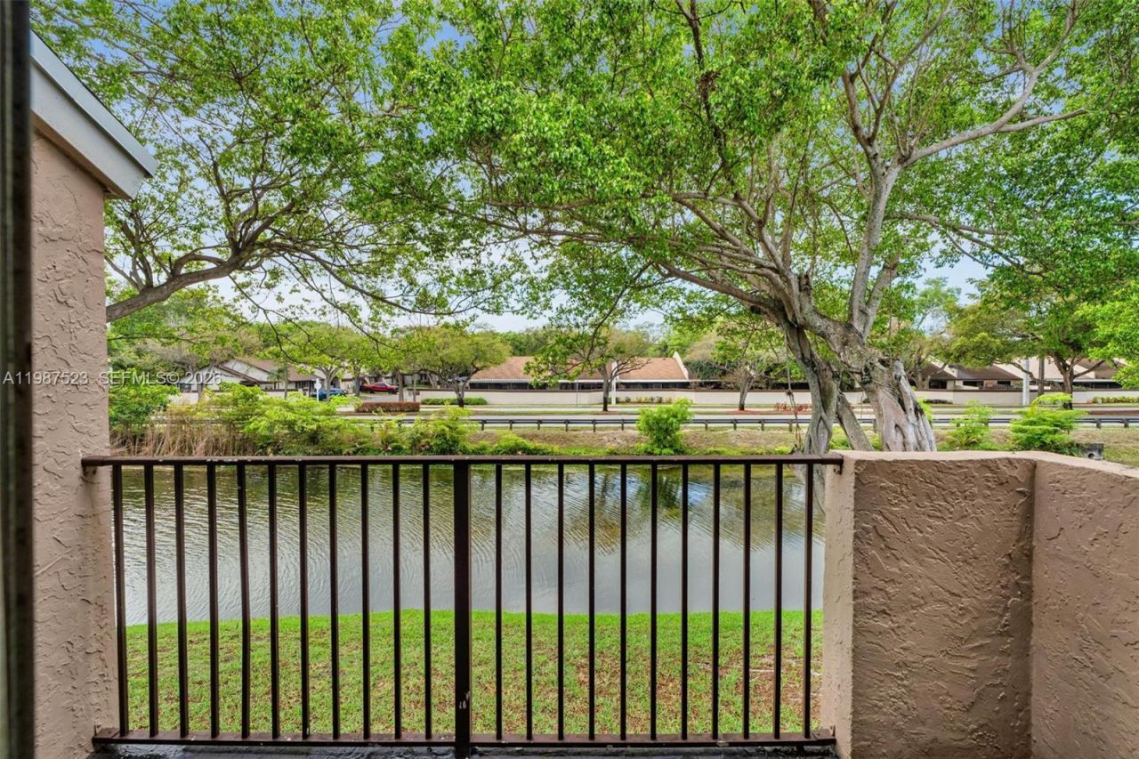 1701 NW 96th Ter , Unit 1C, Pembroke Pines, FL 33024 Photo