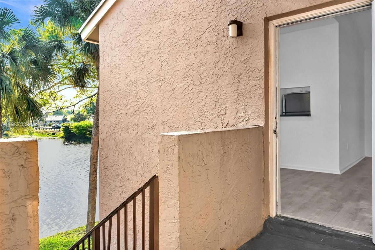 1701 NW 96th Ter , Unit 1C, Pembroke Pines, FL 33024 Photo