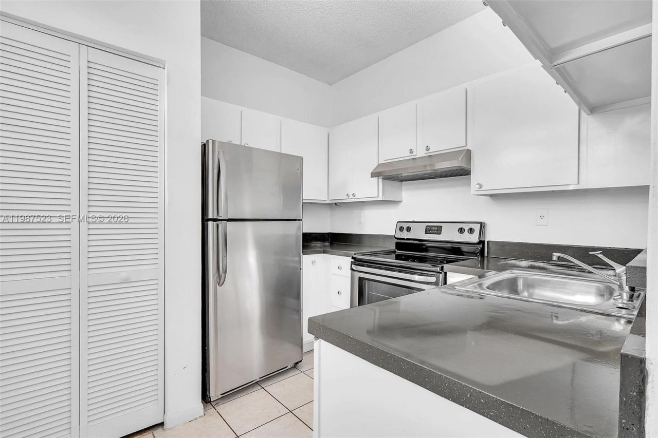1701 NW 96th Ter , Unit 1C, Pembroke Pines, FL 33024 Photo