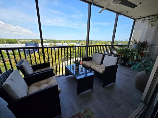 900 NE 195th St, Unit 709, Miami, FL 33179