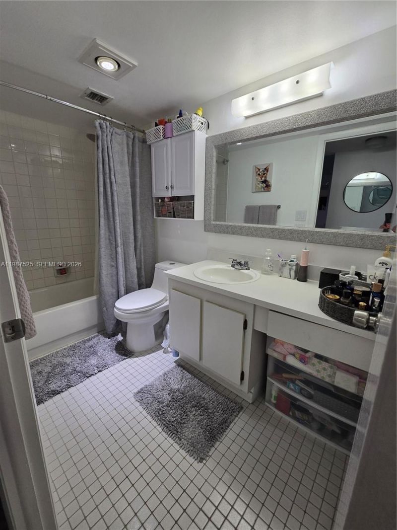 900 NE 195th St , Unit 709, Miami, FL 33179 Photo