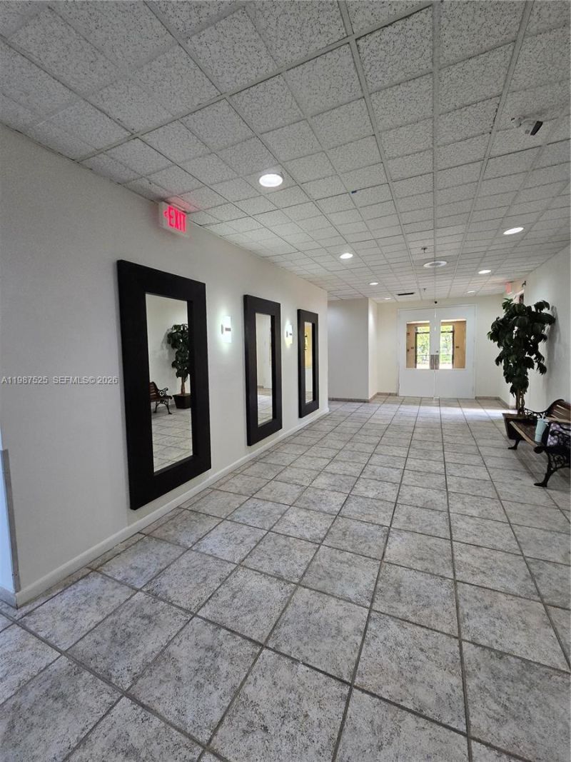 900 NE 195th St, Unit 709, Miami, FL 33179 Photo