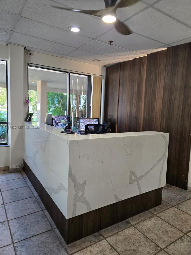 900 NE 195th St, Unit 709, Miami, FL 33179 Photo