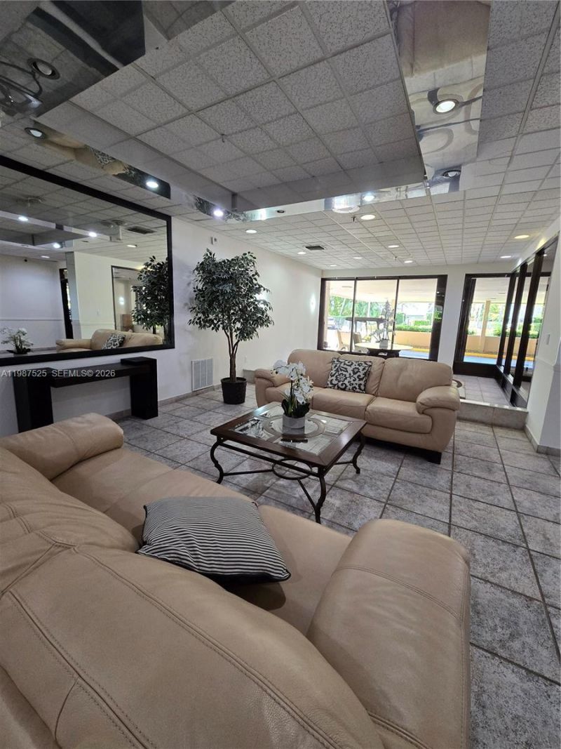 900 NE 195th St , Unit 709, Miami, FL 33179 Photo