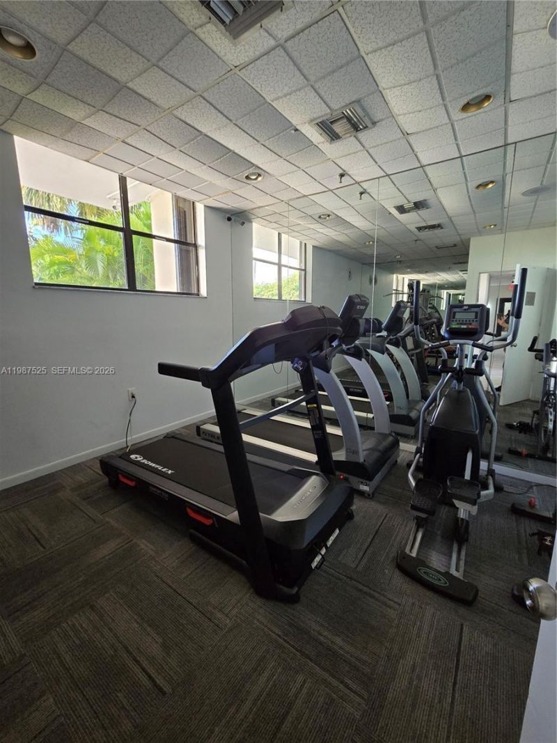 900 NE 195th St, Unit 709, Miami, FL 33179 Photo