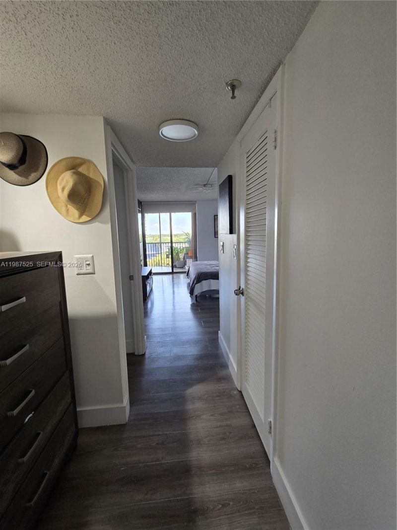 900 NE 195th St, Unit 709, Miami, FL 33179 Photo