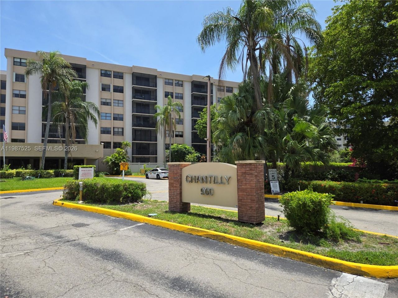 900 NE 195th St, Unit 709, Miami, FL 33179 Photo