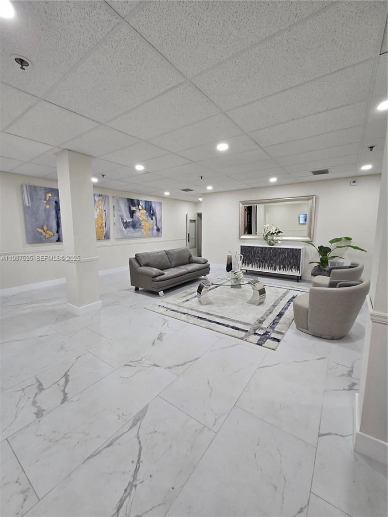 900 NE 195th St, Unit 709, Miami, FL 33179 Photo