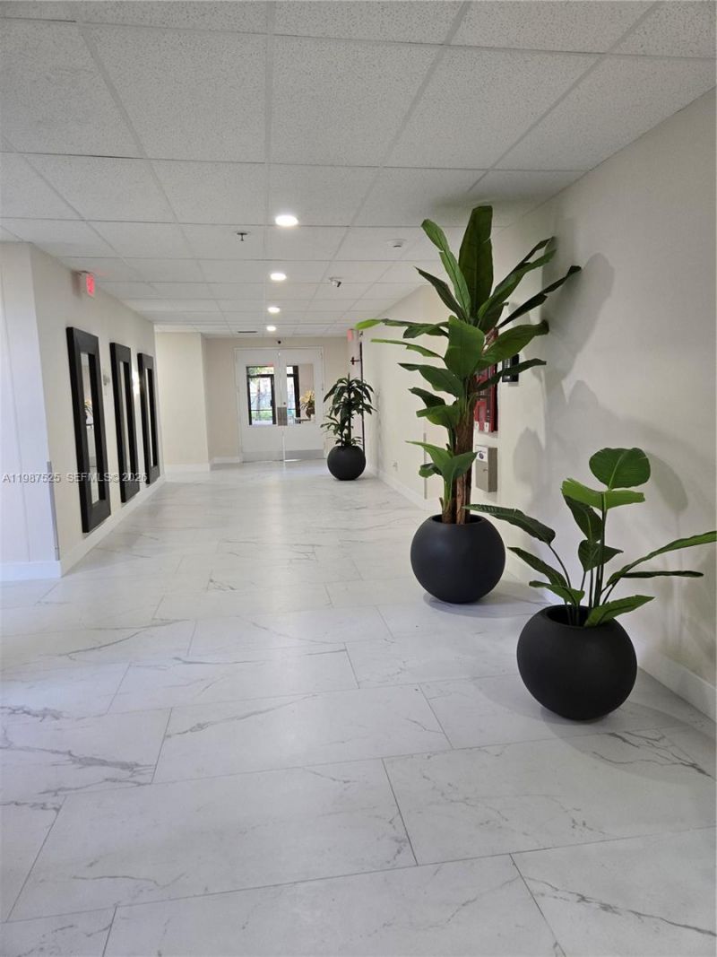 900 NE 195th St, Unit 709, Miami, FL 33179 Photo