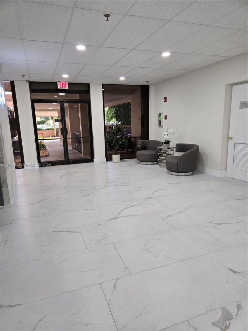 900 NE 195th St, Unit 709, Miami, FL 33179 Photo