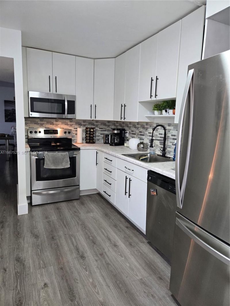 900 NE 195th St, Unit 709, Miami, FL 33179 Photo