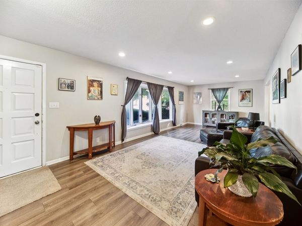 6808 Timmons Drive, Windsor Heights, IA 50324