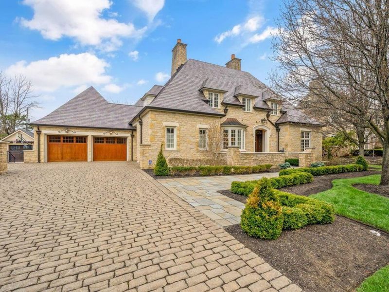 2528 Onandaga Drive, Columbus, OH 43221 Photo 1