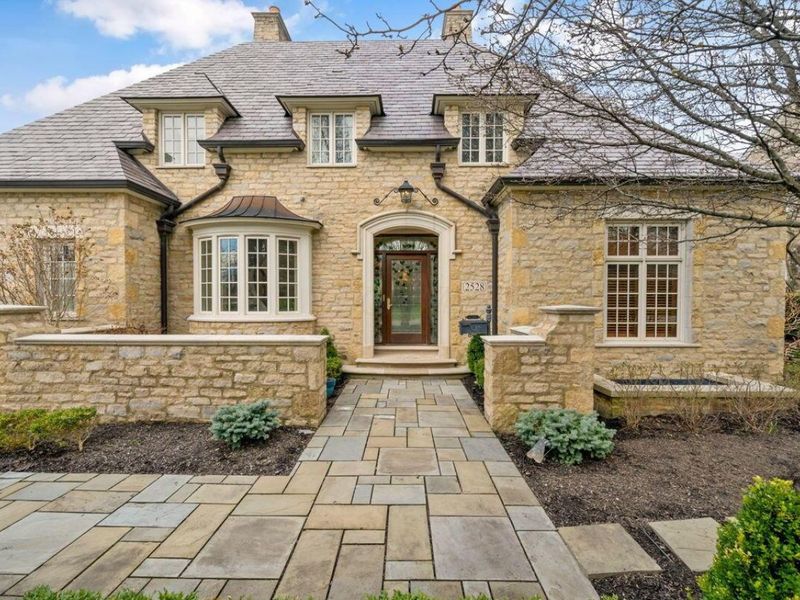 2528 Onandaga Drive, Columbus, OH 43221 Photo 3