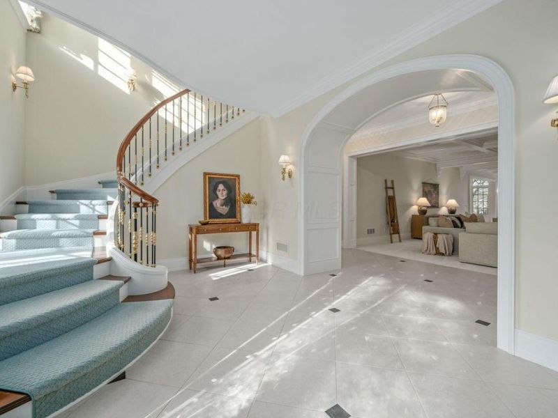 2528 Onandaga Drive, Columbus, OH 43221 Photo 4