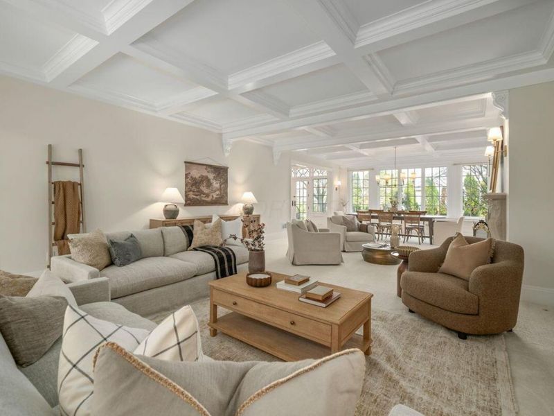 2528 Onandaga Drive, Columbus, OH 43221 Photo 9