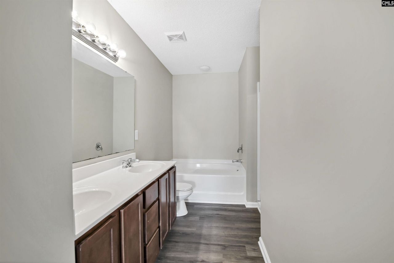 112 Wesley Court Photo 32