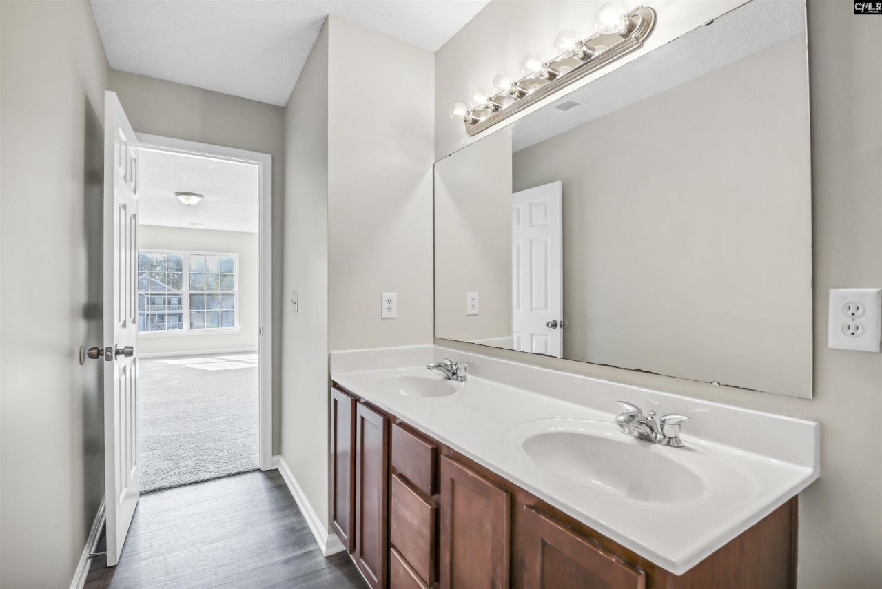 112 Wesley Court Photo 34