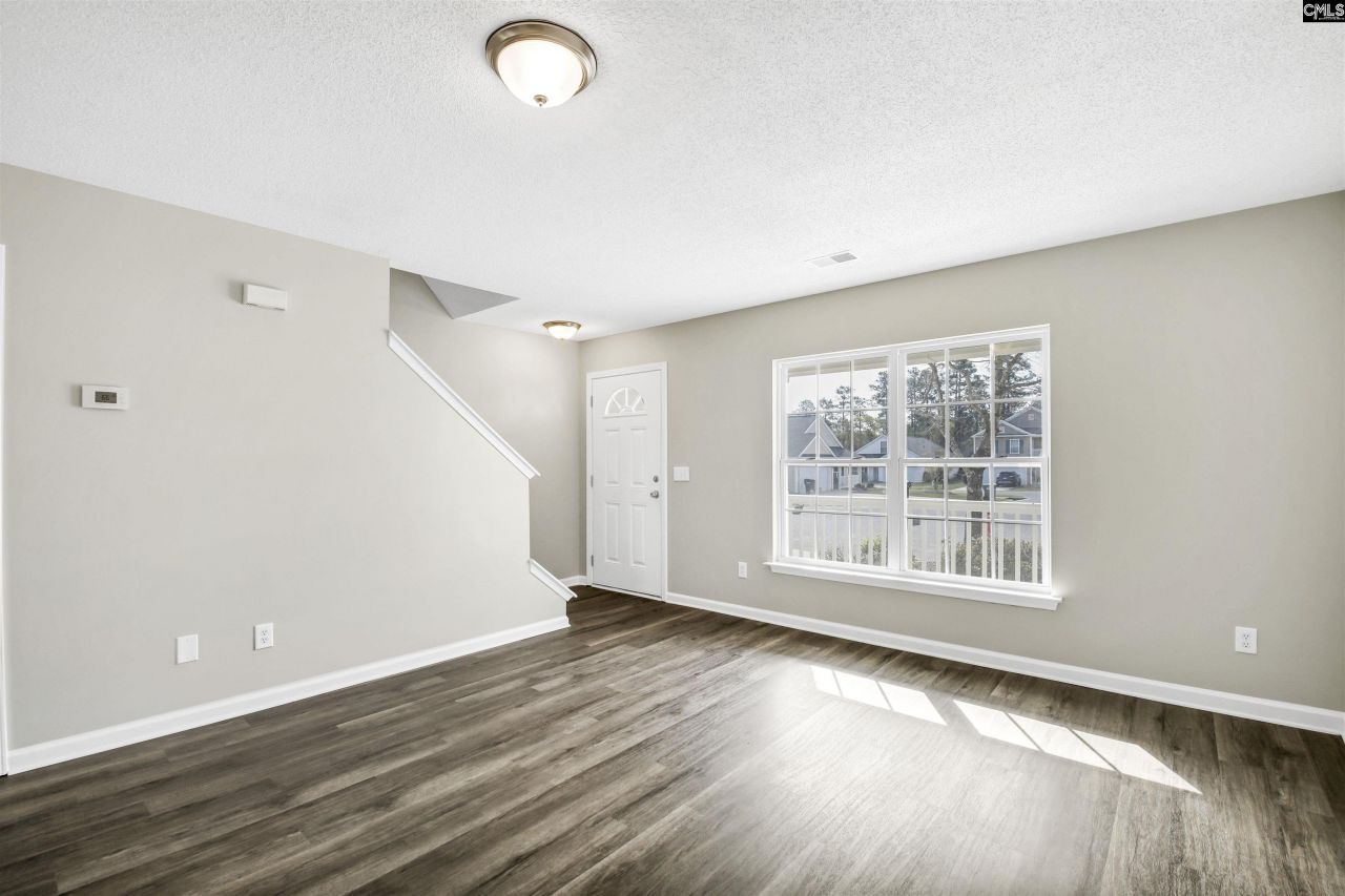 112 Wesley Court Photo 6