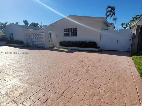 12305 SW 42nd St , Miami, FL 33175