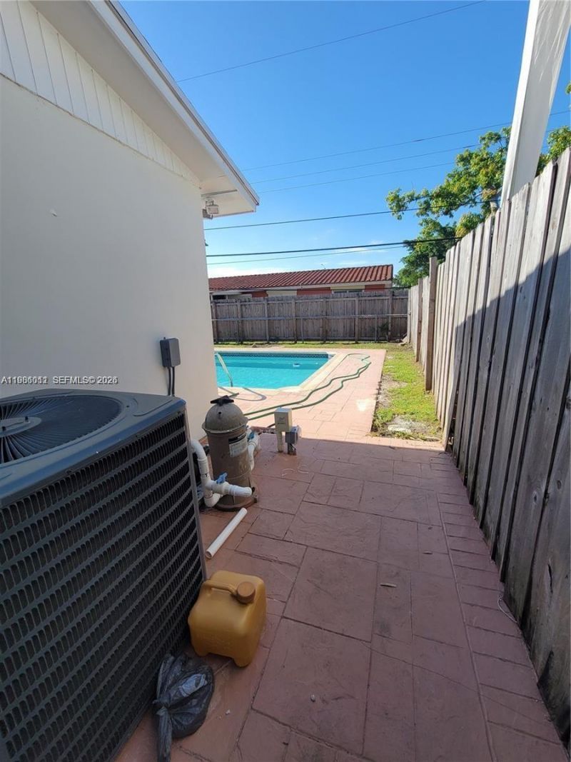 12305 SW 42nd St , Miami, FL 33175 Photo