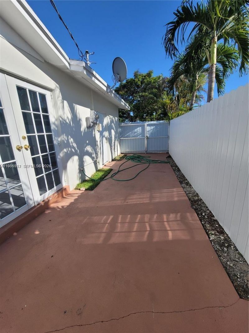 12305 SW 42nd St , Miami, FL 33175 Photo