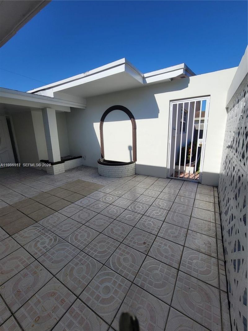 12305 SW 42nd St , Miami, FL 33175 Photo