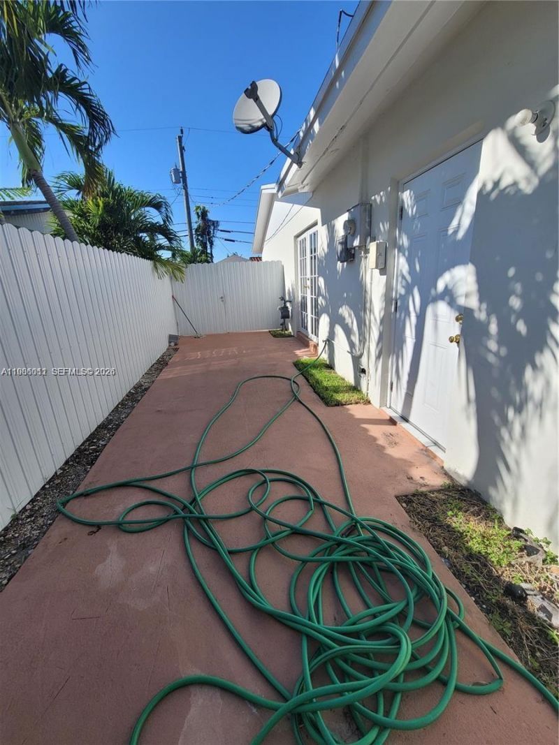 12305 SW 42nd St , Miami, FL 33175 Photo