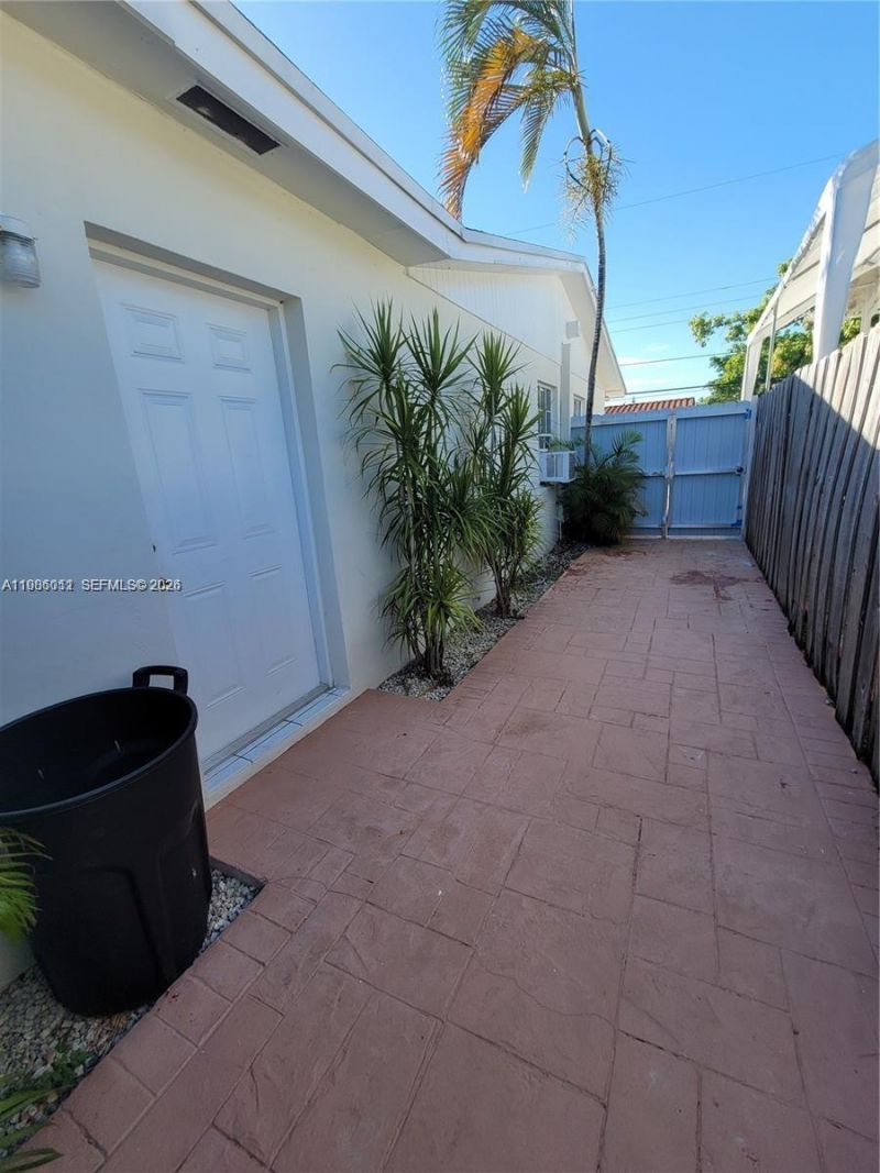 12305 SW 42nd St , Miami, FL 33175 Photo