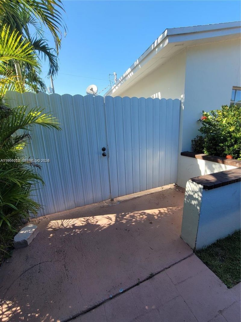 12305 SW 42nd St , Miami, FL 33175 Photo