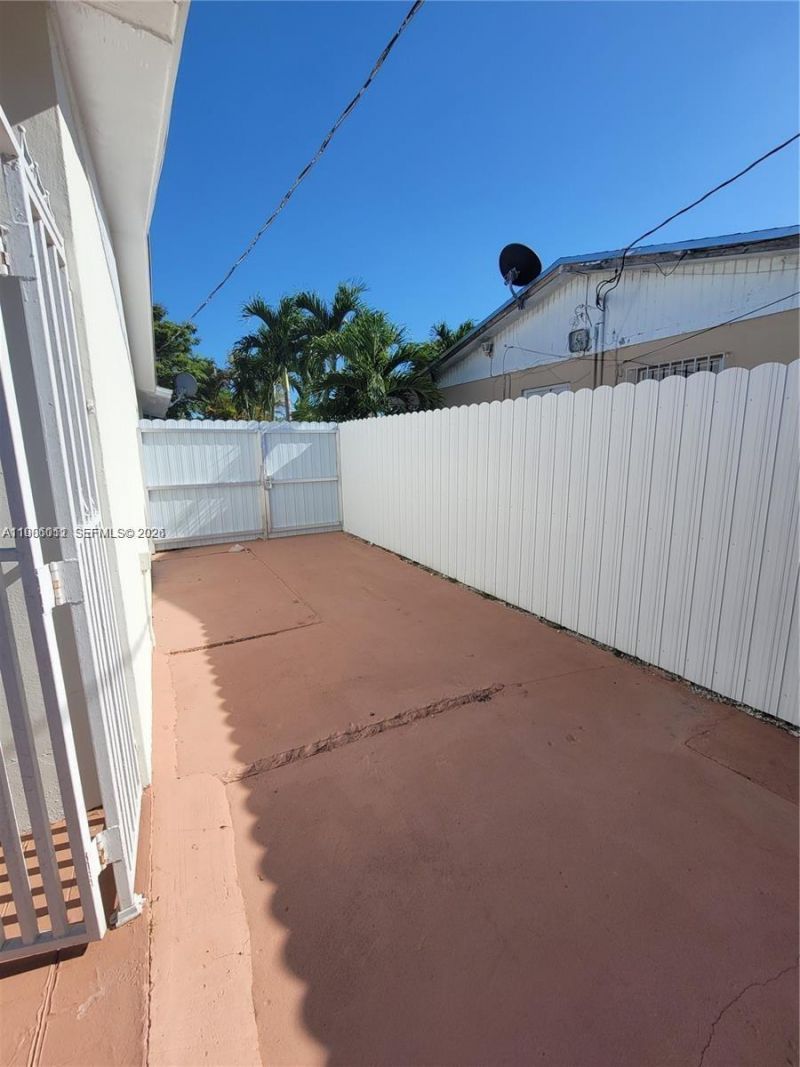 12305 SW 42nd St , Miami, FL 33175 Photo