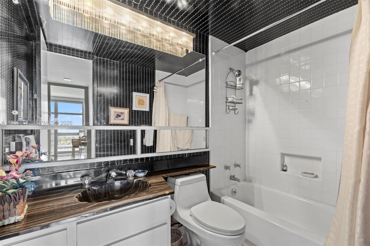 5055 Collins Ave , Unit 5M, Miami Beach, FL 33140 Photo