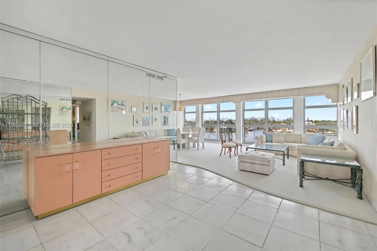 5055 Collins Ave, Unit 5M, Miami Beach, FL 33140 Photo
