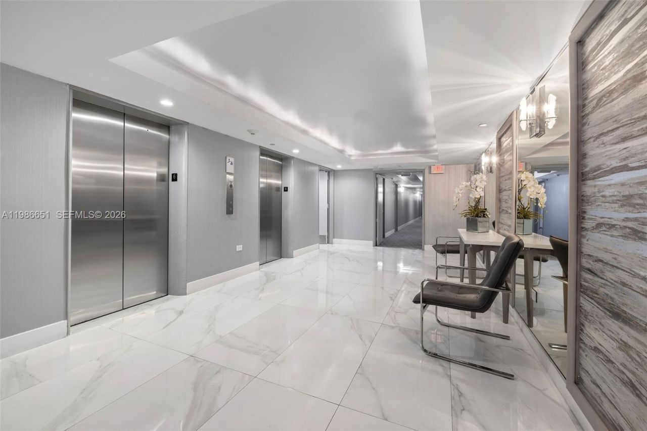 5055 Collins Ave, Unit 5M, Miami Beach, FL 33140 Photo
