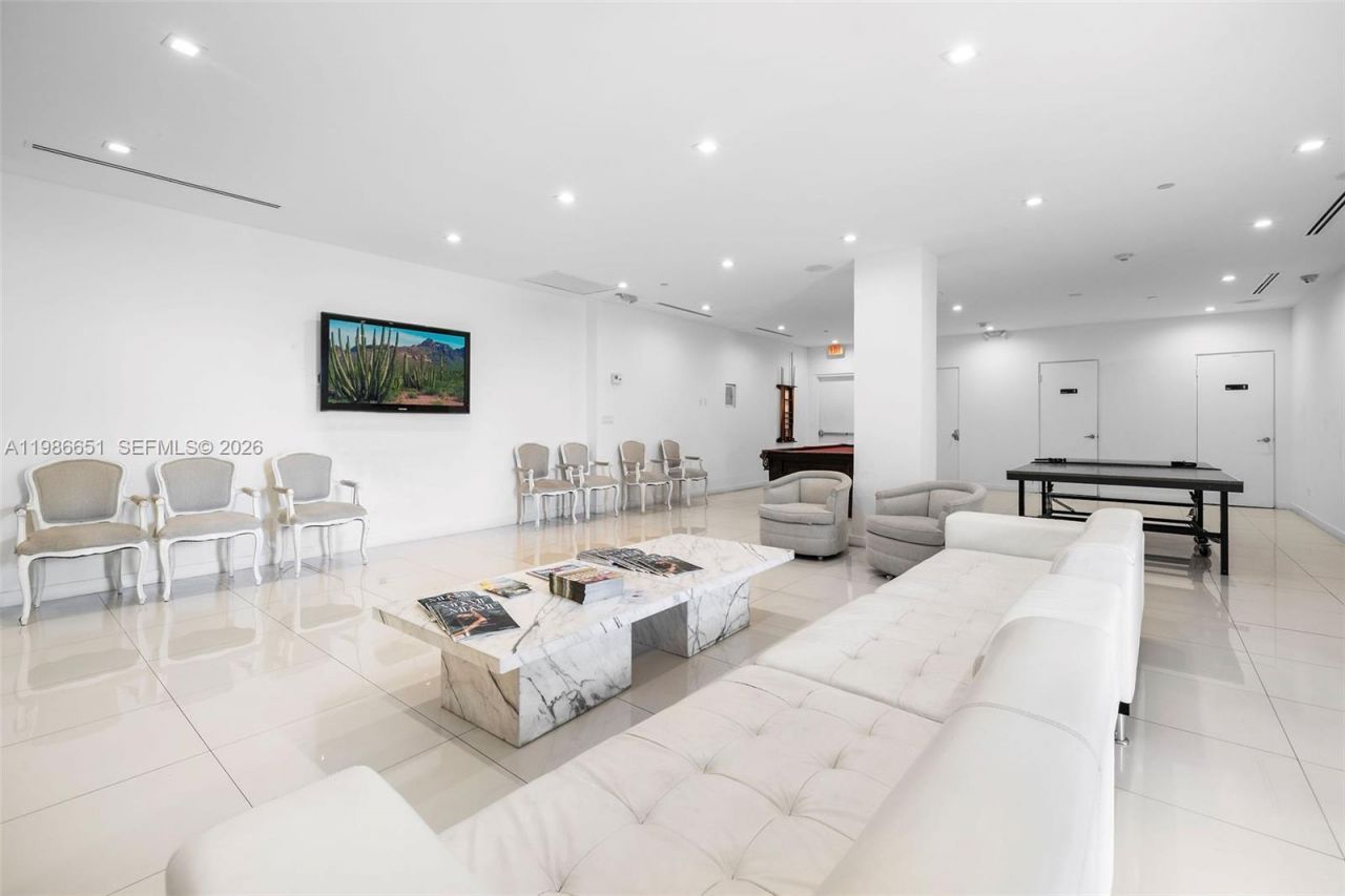 5055 Collins Ave , Unit 5M, Miami Beach, FL 33140 Photo