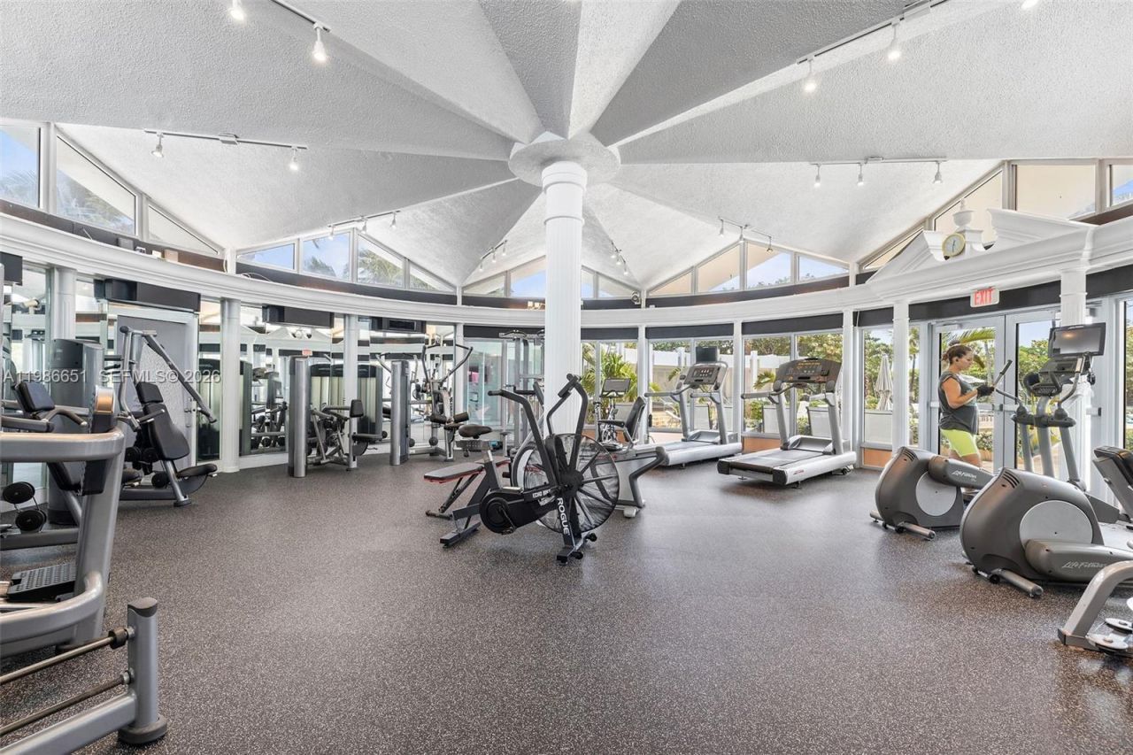 5055 Collins Ave, Unit 5M, Miami Beach, FL 33140 Photo