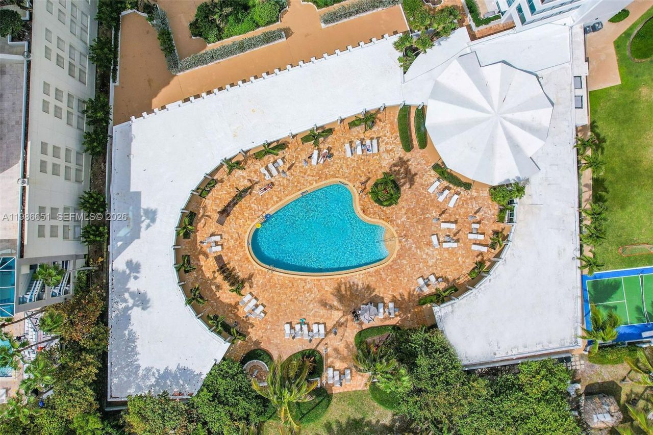 5055 Collins Ave , Unit 5M, Miami Beach, FL 33140 Photo