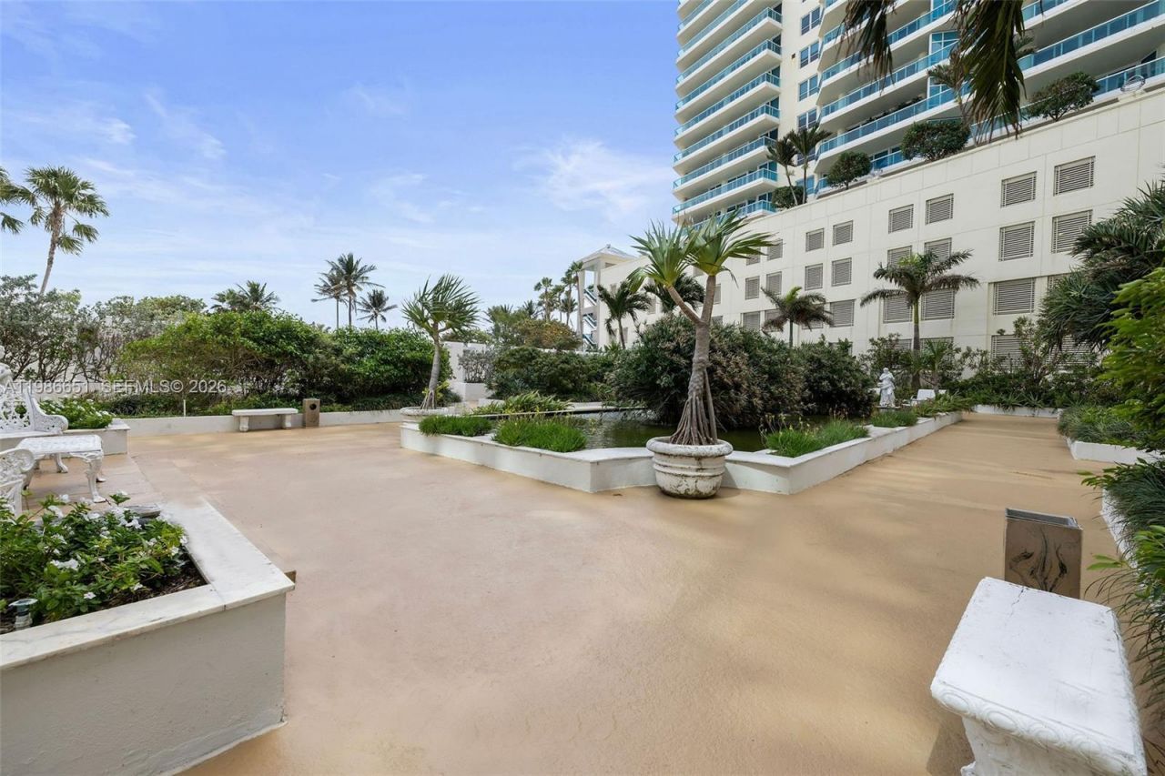 5055 Collins Ave , Unit 5M, Miami Beach, FL 33140 Photo