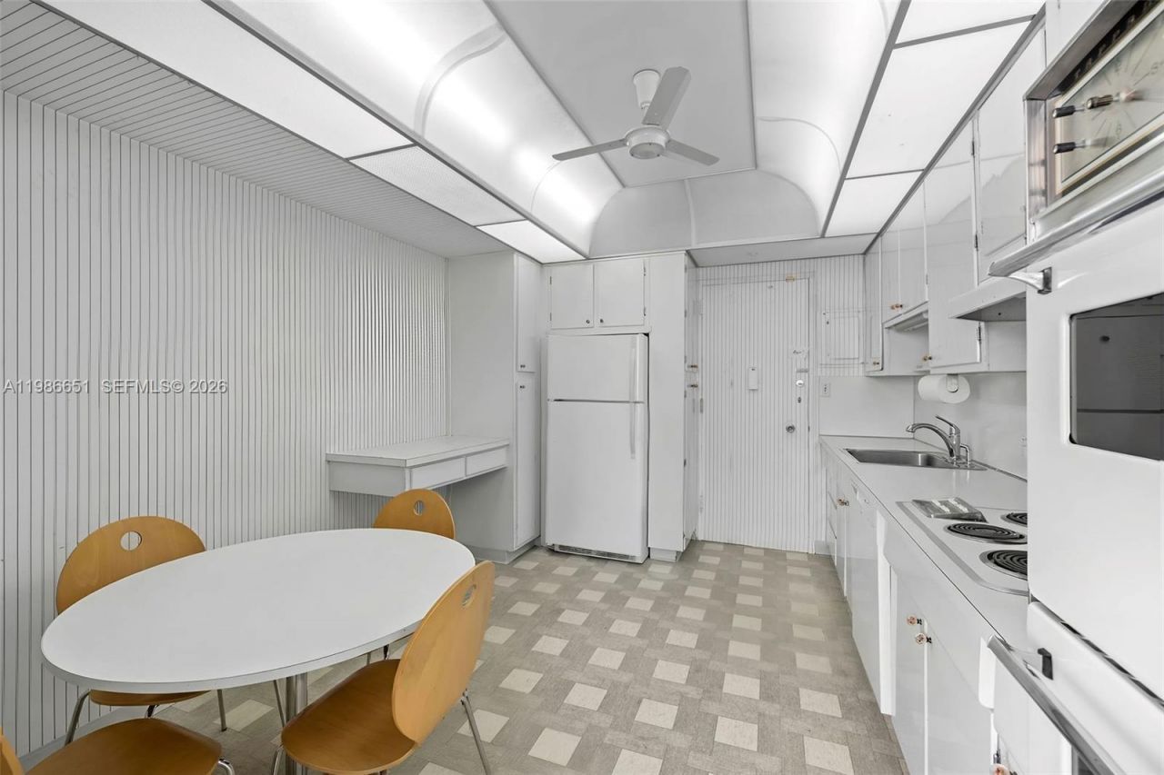 5055 Collins Ave , Unit 5M, Miami Beach, FL 33140 Photo