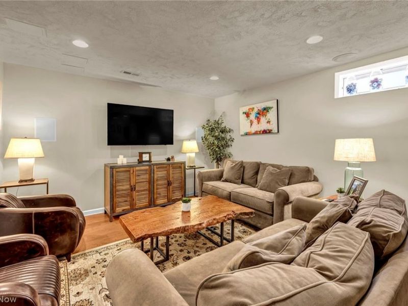 1920 Parkgate Avenue, Akron, OH 44320 Photo 11